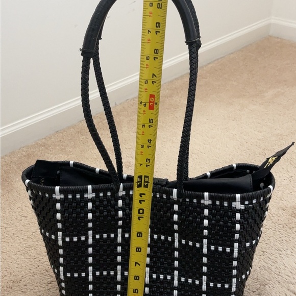 Elegant Black and White Woven Tote Bag - Picture 6 of 6